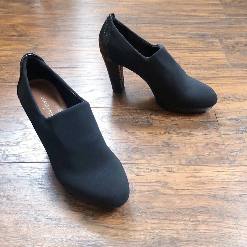 Donald J Pliner • Evelyn black platform pumps heels stretch snakeskin crepe